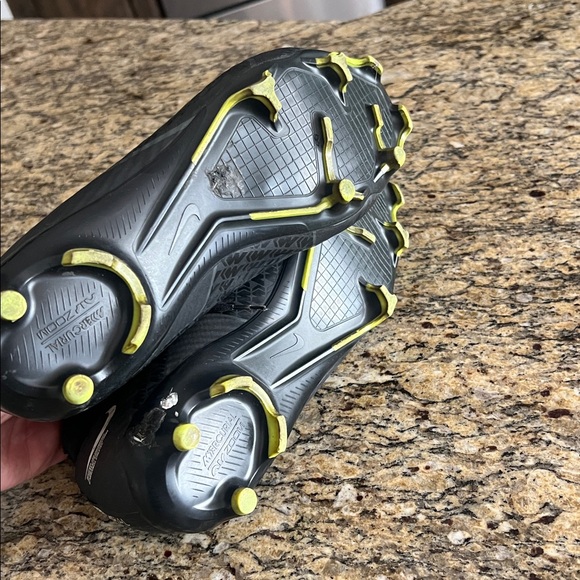 Nike Black Zoom Men's Athletic Shoes - Picture 5 of 5